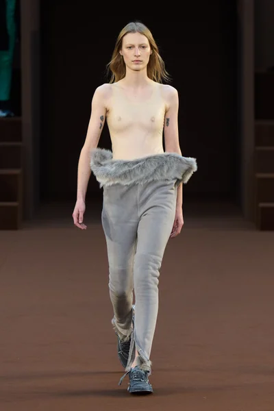 Look 17